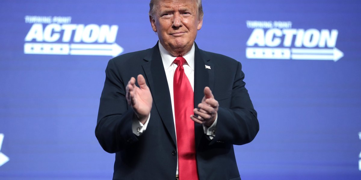 Каждому американцу по 2000 долларов: политолог рассказал, как Трамп превращает кризис в шоу Каждому американцу по 2000 долларов: политолог рассказал, как Трамп превращает кризис в шоу