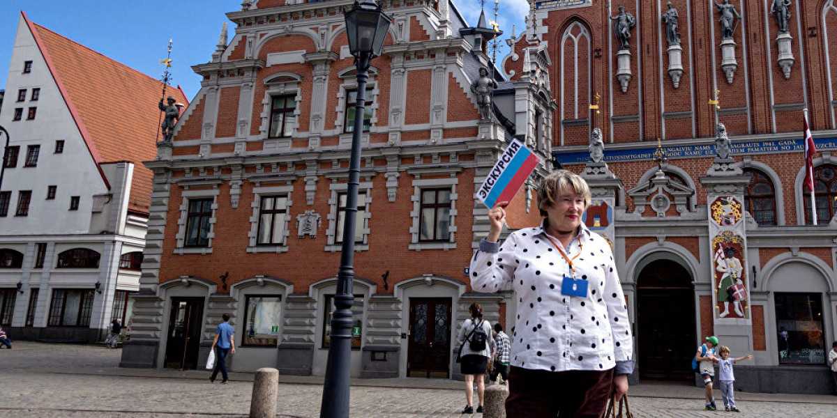 Опустевшая без туристов из России, Прибалтика готова снова говорить по-русски