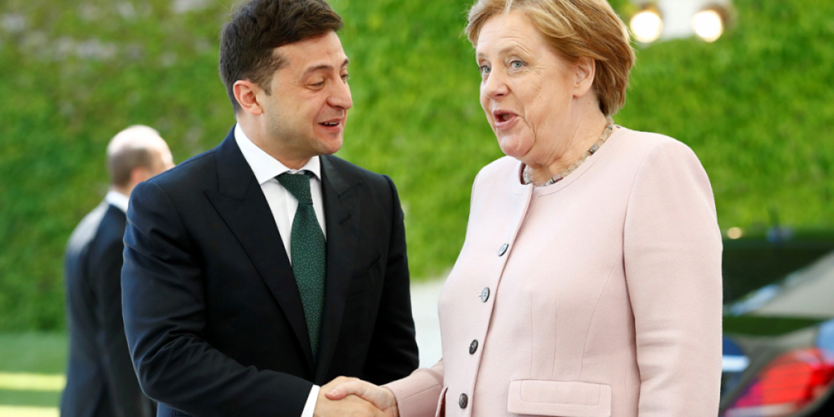 Эксцентричная выходка Зеленского привела Макрона и Меркель в ярость