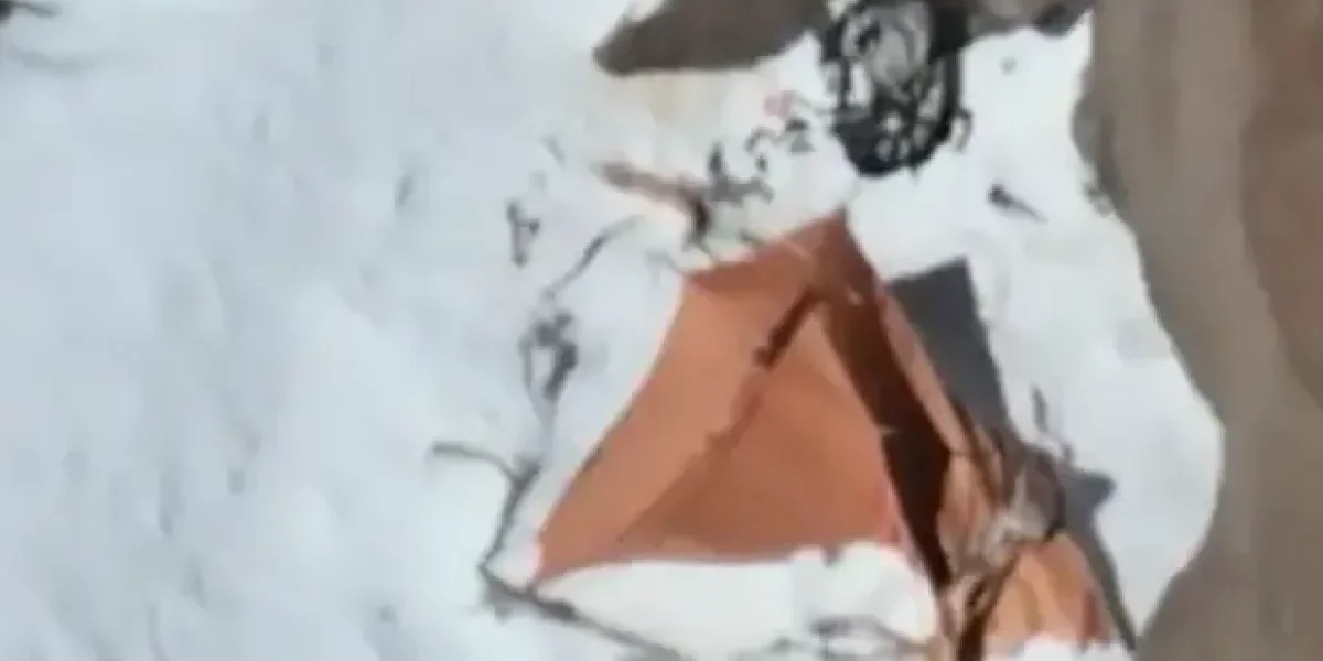 Наговицыной в палатке уже не было? Откуда появился рюкзак? Она сама начала спуск?