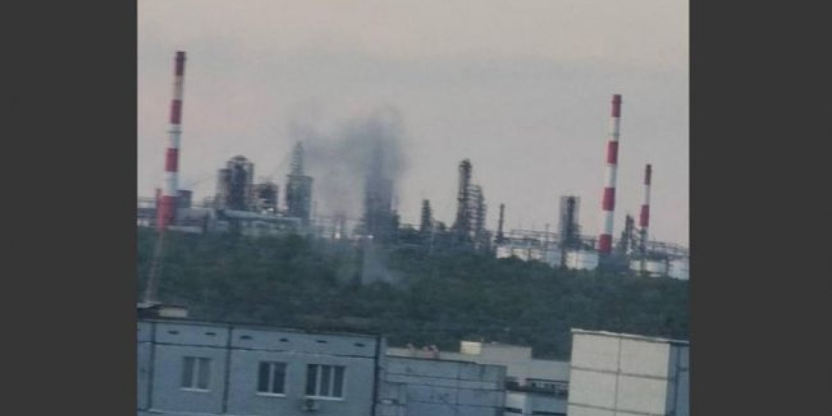 Масштабная атака беспилотников на Самарскую область: поражен нефтеперерабатывающий завод в Сызрани Масштабная атака беспилотников на Самарскую область: поражен нефтеперерабатывающий завод в Сызрани