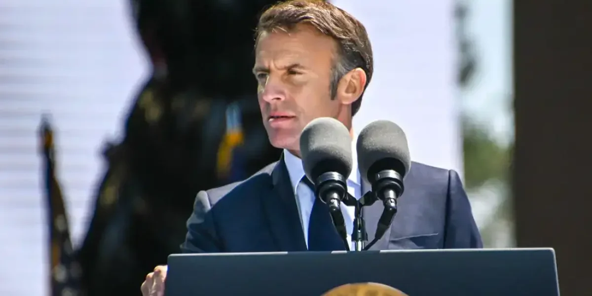 Макрон в ярости: Россия ловко вышвырнула Францию из Индийского океана Макрон в ярости: Россия ловко вышвырнула Францию из Индийского океана