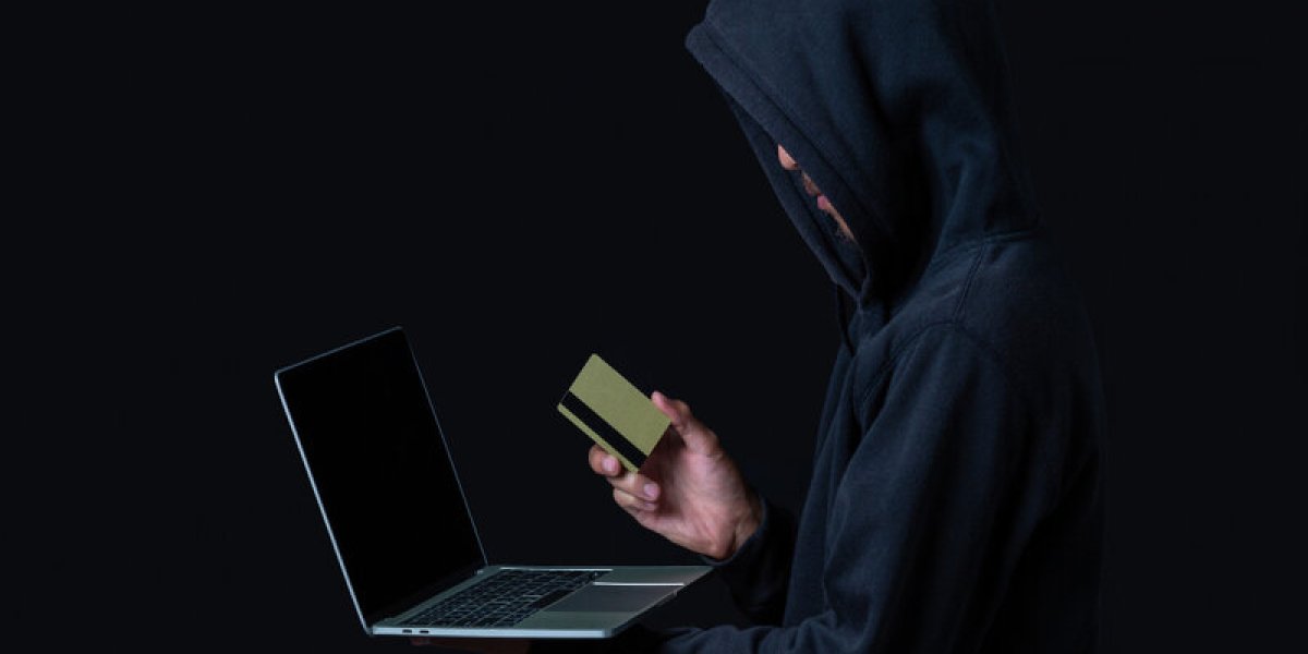 Двойной удар: туристов ловят на горящие путёвки, а их друзей — на фейковые похороны Двойной удар: туристов ловят на горящие путёвки, а их друзей — на фейковые похороны