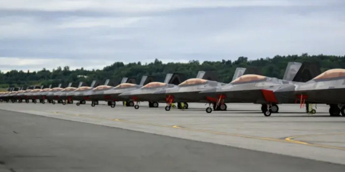 «Принуждают нас перейти на их сторону»: зачем США резко понадобилась Арктика «Принуждают нас перейти на их сторону»: зачем США резко понадобилась Арктика