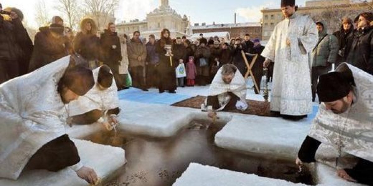 19 января православные отмечают Крещение Господне: как подготовиться к празднику и стоит ли купаться в проруби 19 января православные отмечают Крещение Господне: как подготовиться к празднику и стоит ли купаться в проруби