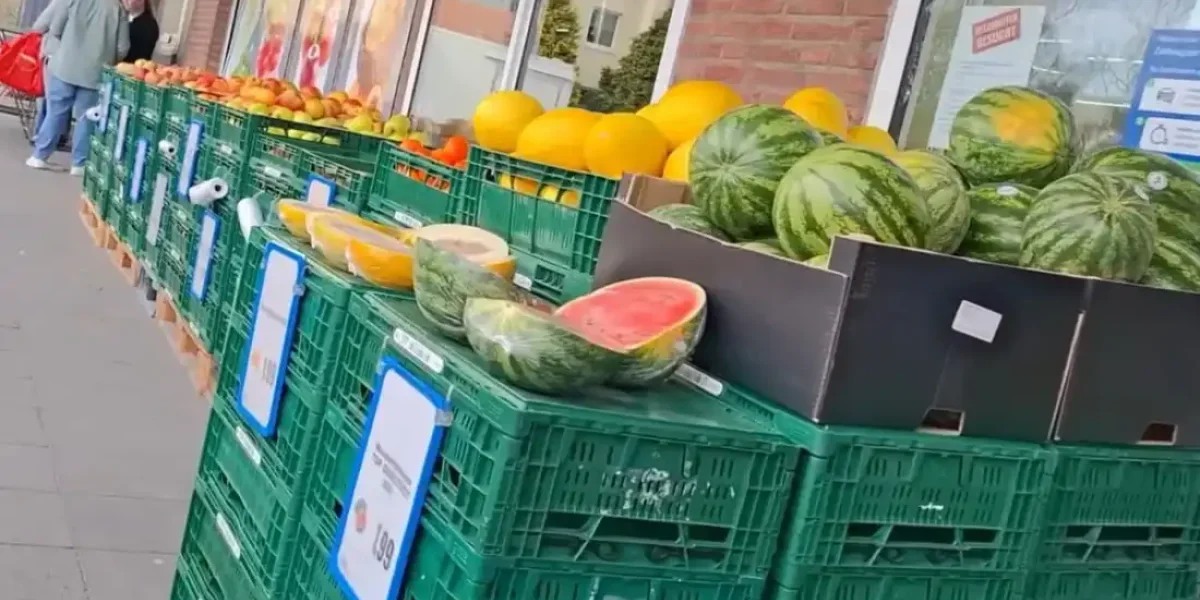 «Такое началось!»: украинцы опозорились в русском магазине в Германии из-за арбуза из российского Херсона «Такое началось!»: украинцы опозорились в русском магазине в Германии из-за арбуза из российского Херсона