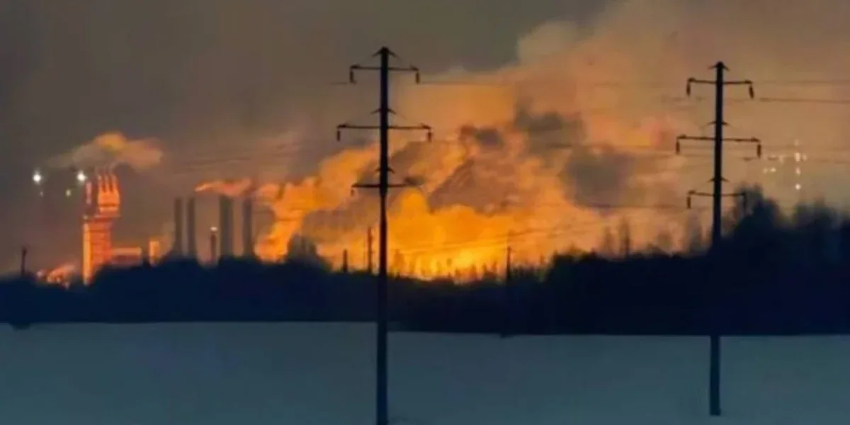 Огненный вал над тылом: как ФАБ-3000 топит логистику ВСУ, а дроны достают до Харькова Огненный вал над тылом: как ФАБ-3000 топит логистику ВСУ, а дроны достают до Харькова