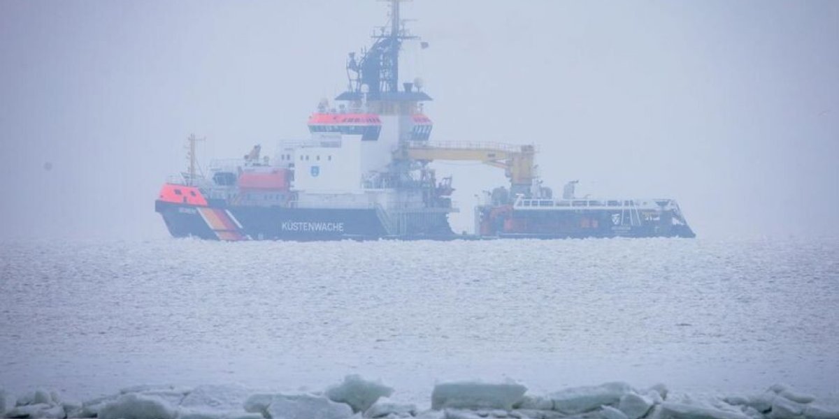 Германия бросила свой танкер во льдах Балтики: «Всё назло Путину» Германия бросила свой танкер во льдах Балтики: «Всё назло Путину»