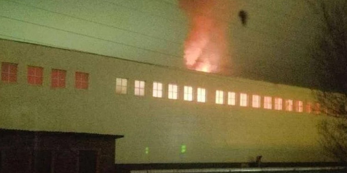 Кровавый рассвет под Смоленском: удар ВСУ по заводу удобрений унёс жизни четырёх человек, среди них спасатели Кровавый рассвет под Смоленском: удар ВСУ по заводу удобрений унёс жизни четырёх человек, среди них спасатели