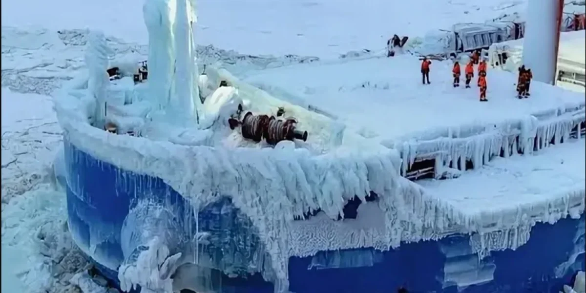 «Титаник 2: Газовая пауза» — Американский танкер со 170 тысячами тонн СПГ застрял во льдах, а немецкий ледокол умер героем «Титаник 2: Газовая пауза» — Американский танкер со 170 тысячами тонн СПГ застрял во льдах, а немецкий ледокол умер героем