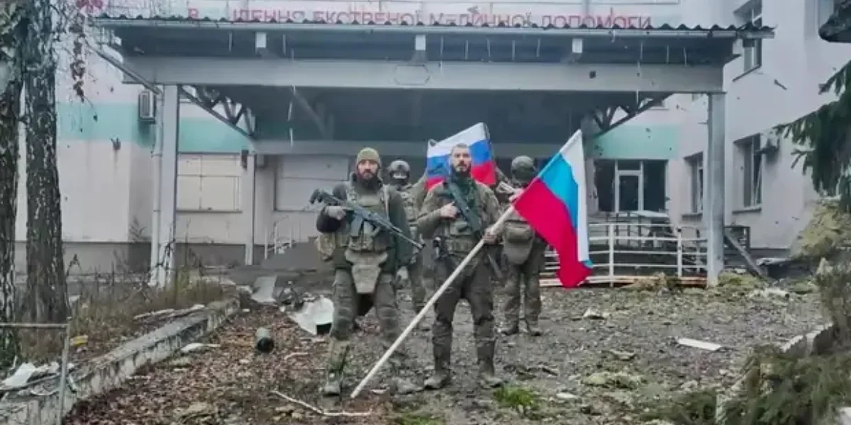 «Вытащите пацанов!» Мать бойца, четыре месяца держащего оборону в руинах купянской больницы, записала обращение к Путину «Вытащите пацанов!» Мать бойца, четыре месяца держащего оборону в руинах купянской больницы, записала обращение к Путину